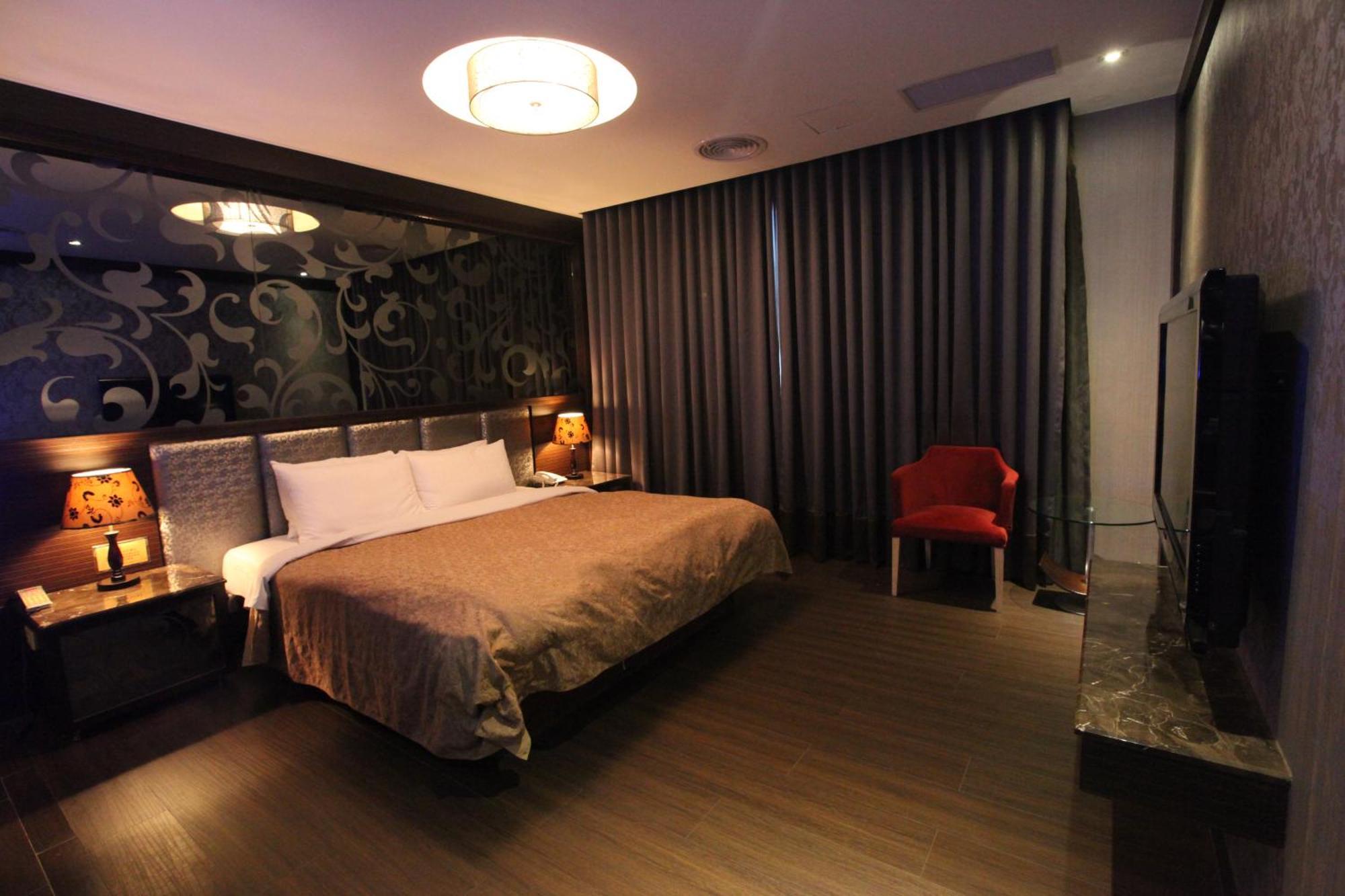 Venice Motel Kaohsiung Extérieur photo