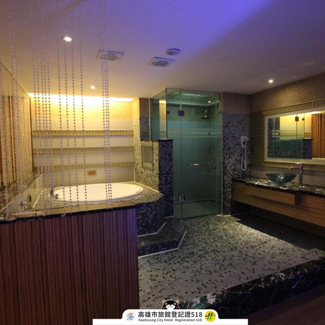 Venice Motel Kaohsiung Extérieur photo